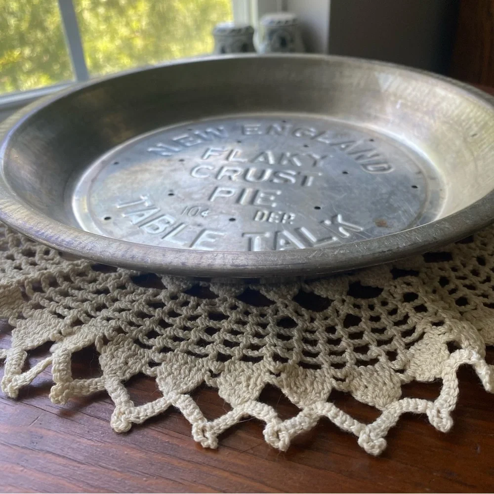 Vintage New England Flaky Crust Pie Tin EUC